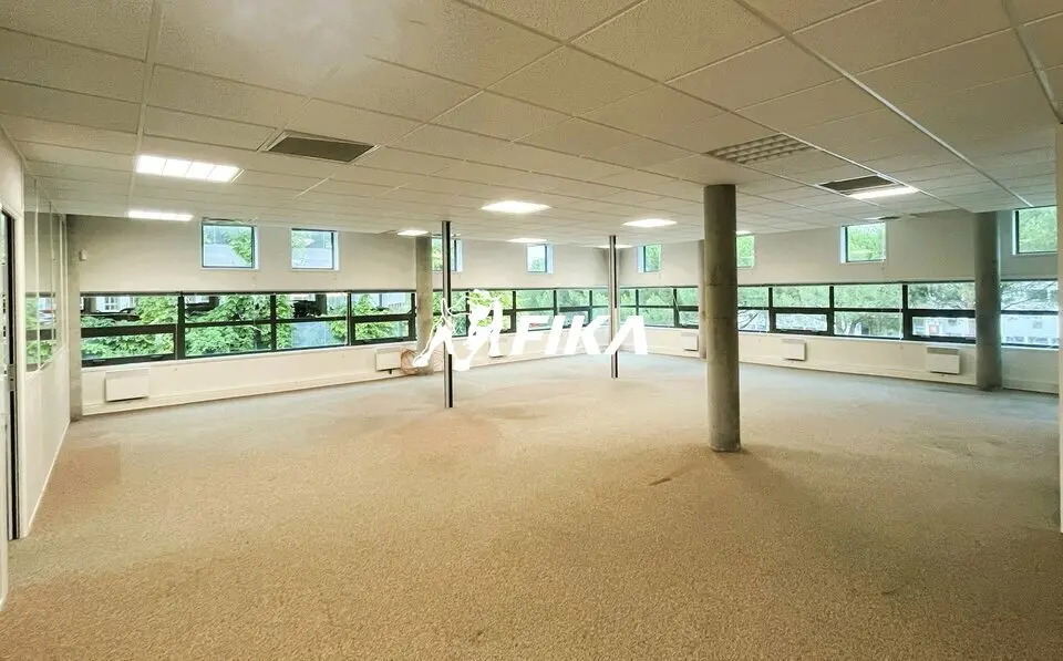 A LOUER BUREAUX 215 m² - (33700) MÉRIGNAC