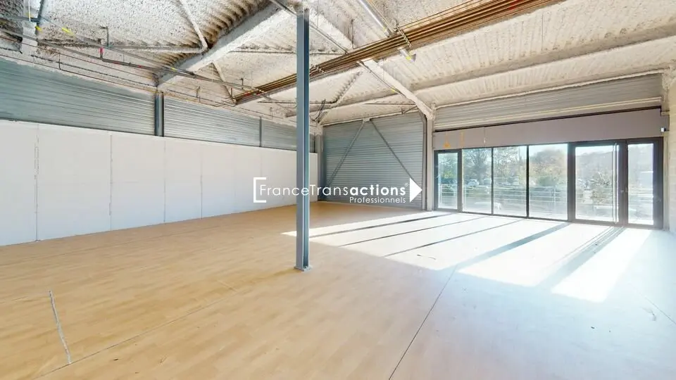 A LOUER LOCAL COMMERCIAL 155 m² AUCH ZONE COMMERCIALE