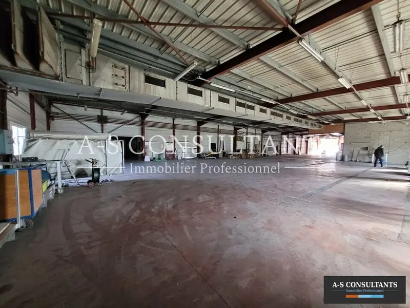 A vendre Locaux d'activité 2400m² Quintenas
