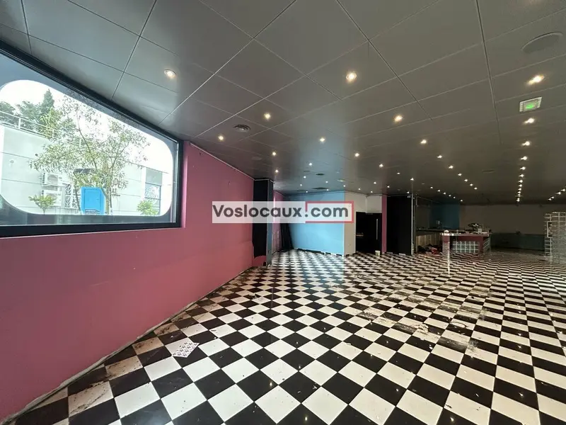 Local Commercial de 330 m² à louer à MOUGINS 