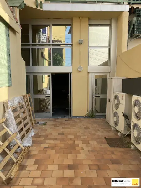 A vendre Locaux d'activité 178.5m² Nice