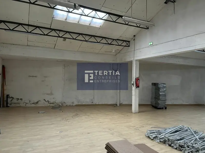 LOCAUX D'ACTIVITES/ COMMERCIAUX EN CENTRE VILLE