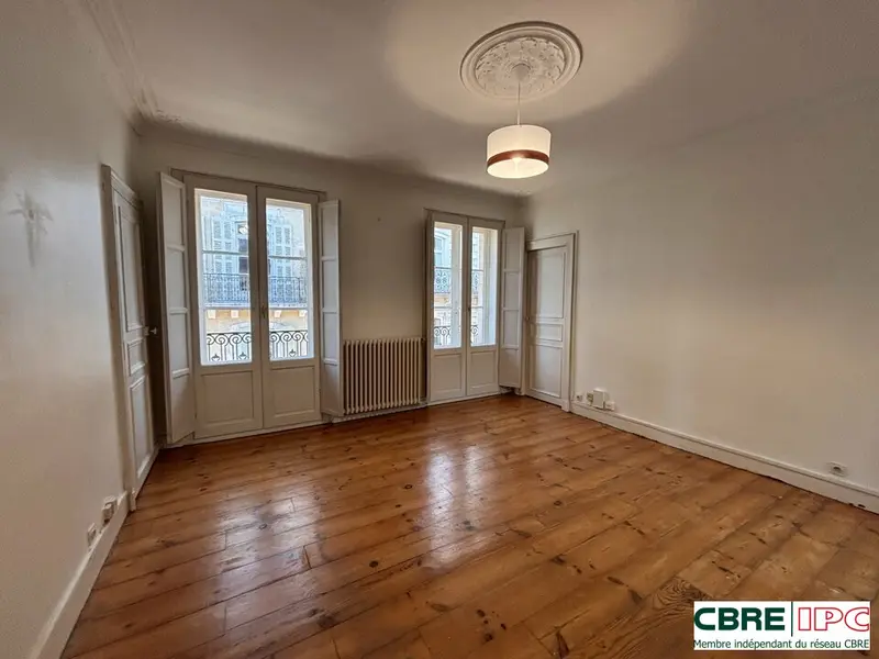 LOCATION - REF : 7687FL