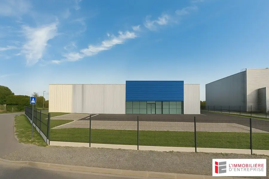 LOCATION  CELLULE D'ACTIVITÉ  287 M²  VITRÉ