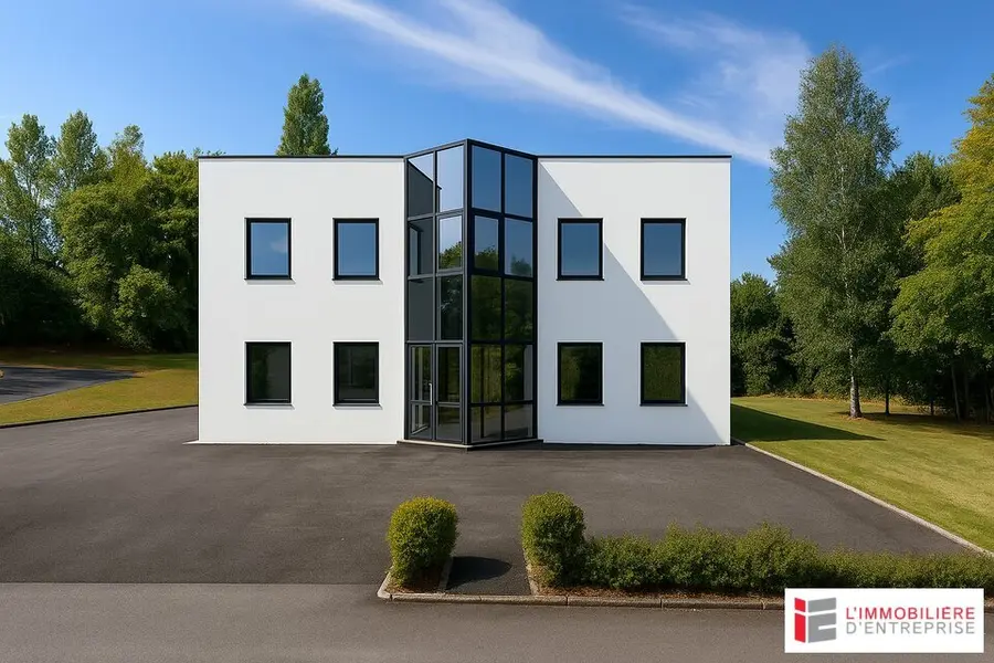 LOCATION  SHOWROOM / BUREAUX  260 M²  ORVAULT