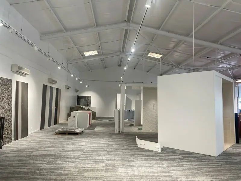 Local commercial à louer  600 m²  Vannes Ouest, Zone de Luscanen