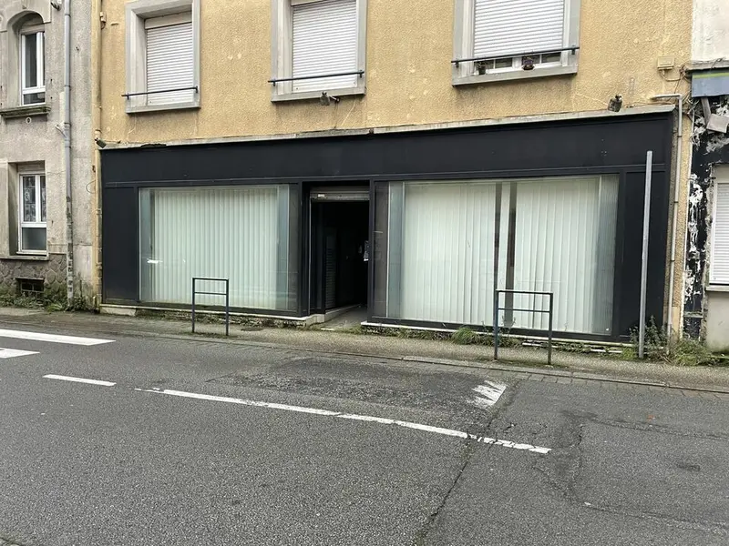 A LOUER - LOCAL COMMERCIAL - BREST RIVE DROITE - 120 m2