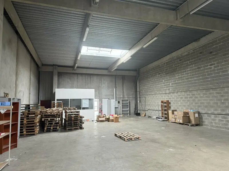 Pessac Bersol - Location pure -  Entrepôt avec bureaux  - 437m2 