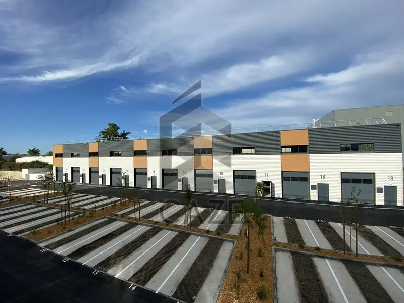 LOCAUX D'ACTIVITES A LOUER - PROCHE A63