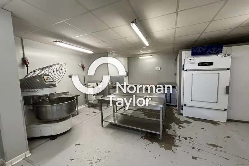 A louer Locaux d'activité 140m² Fabrègues