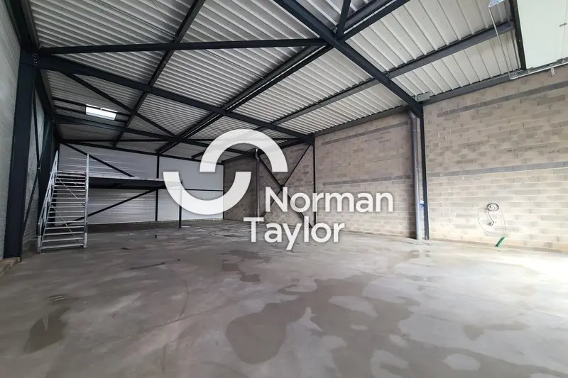Local d'activité de 265 m² à louer  Béziers 