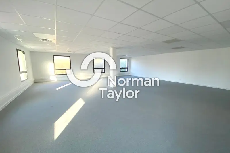 A louer Bureaux 400m² Grabels