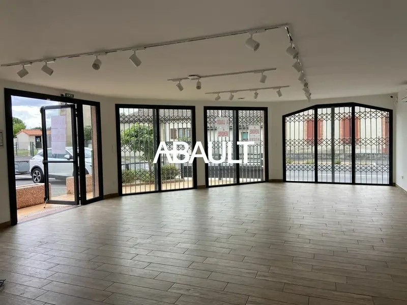 A louer Local commercial  108m² La Salvetat-Saint-Gilles