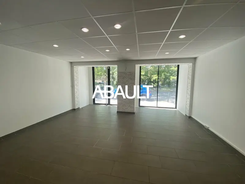 LOCAL COMMERCIAL PLAIN-PIED D'ENVIRON 50M² BD DE LA GARE TRES BON ETAT