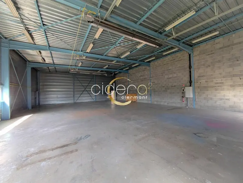 A vendre Local commercial  297m² Creuzier-le-Neuf