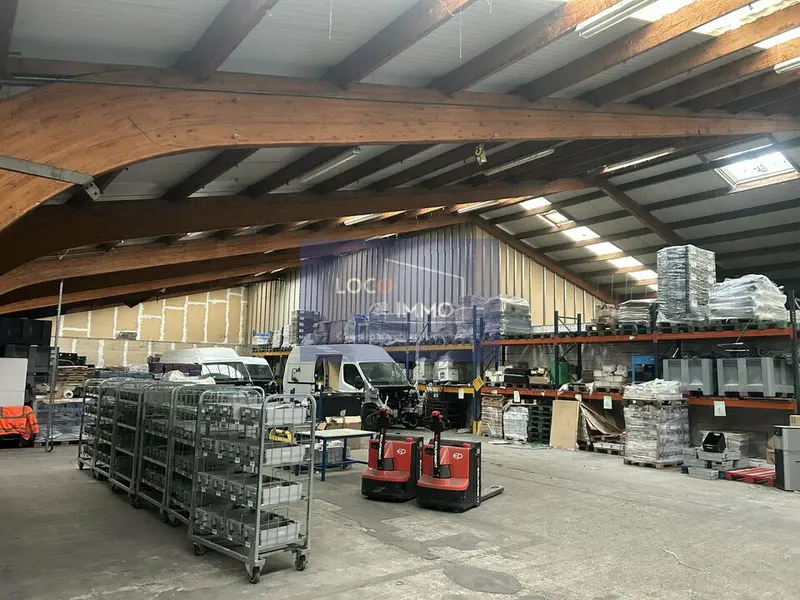 A louer Locaux d'activité 1050m² Gradignan