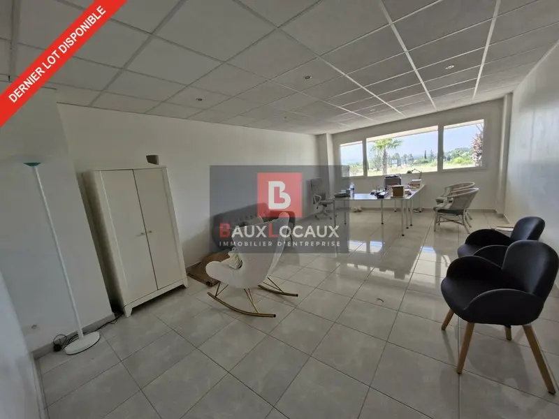 A LOUER ZI LA JALASSIERE BUREAU EXCEPTIONEL DE 38M2