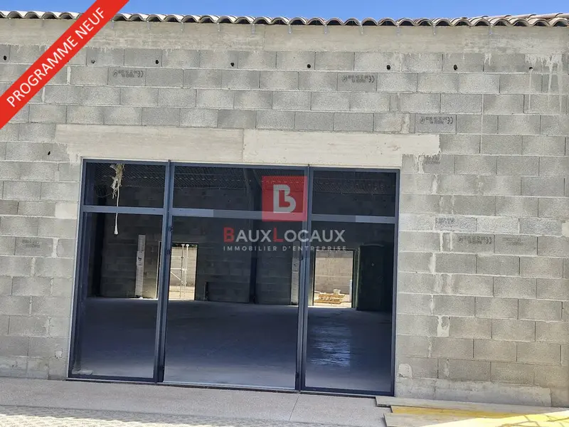 PROCHAINEMENT A LOUER 4 LOCAUX COMMERCIAUX 