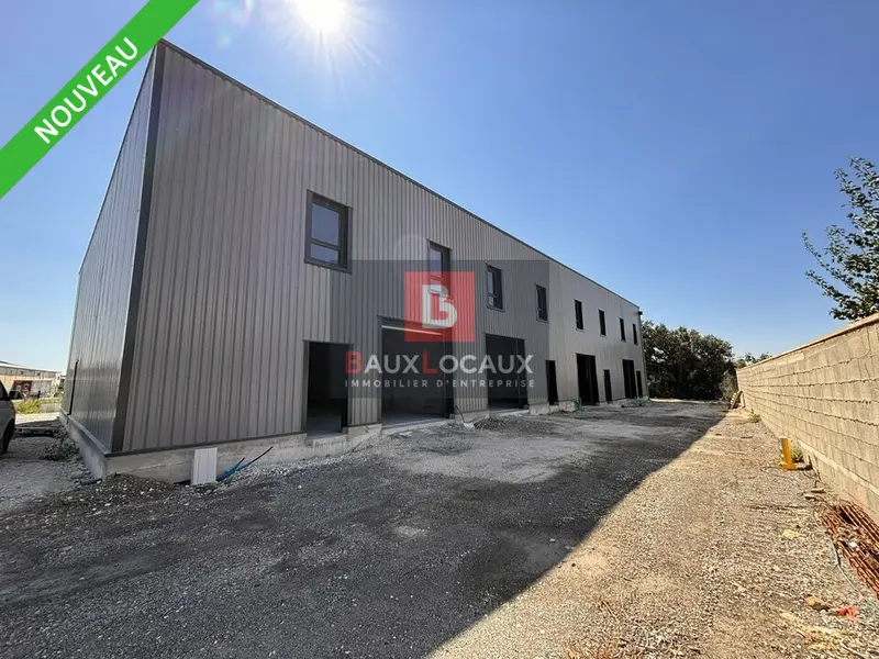 LOCAL 104 M² ZONE ACTIVITE VEDENE