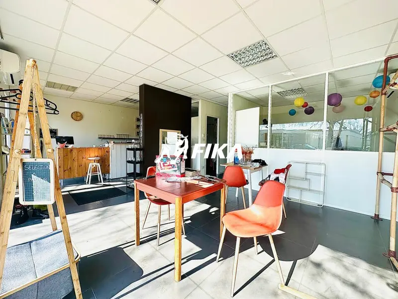 A louer Bureaux 67m² Bruges