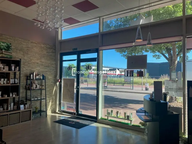 A LOUER LOCAL COMMERCIAL 191 M² 31100 TOULOUSE 