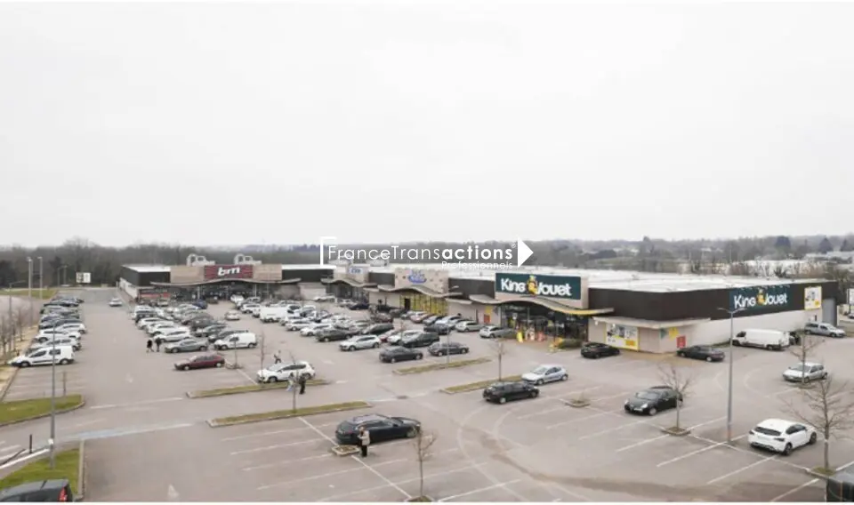A LOUER LOCAL COMMERCIAL 1 022 m² RETAIL PARK COUZEIX