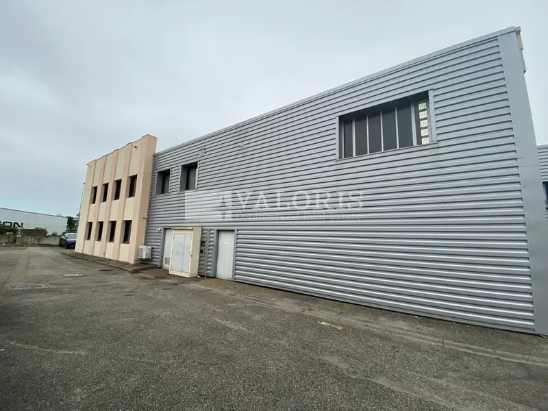 A louer Locaux d'activité 2320m² Chassieu
