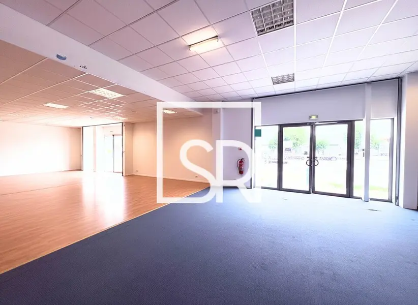 A louer Local commercial  850m² Clermont-Ferrand