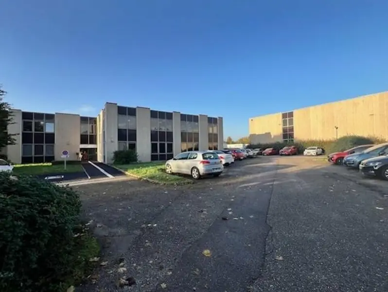 A louer Bureaux 970m² Val-de-Reuil