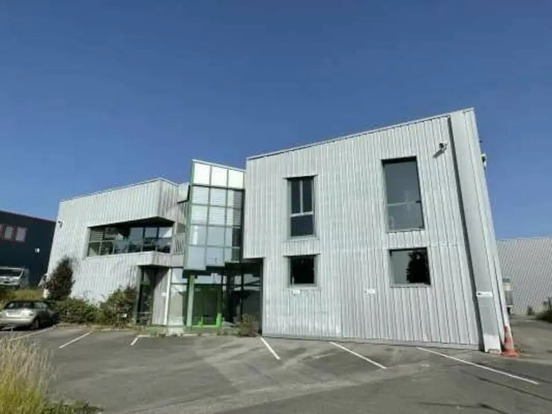 A vendre Locaux d'activité 1668m² Linas