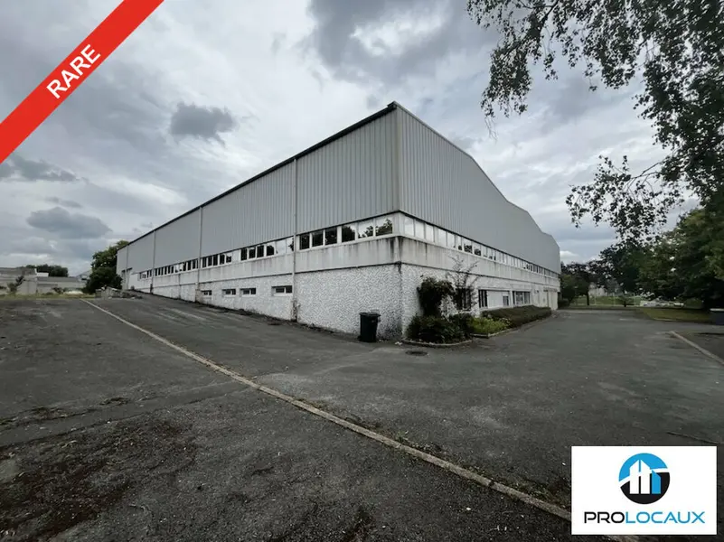 A vendre Entrepôt 3830m² Senlis