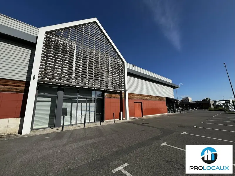 A louer Local commercial  208m² Saint-Maximin