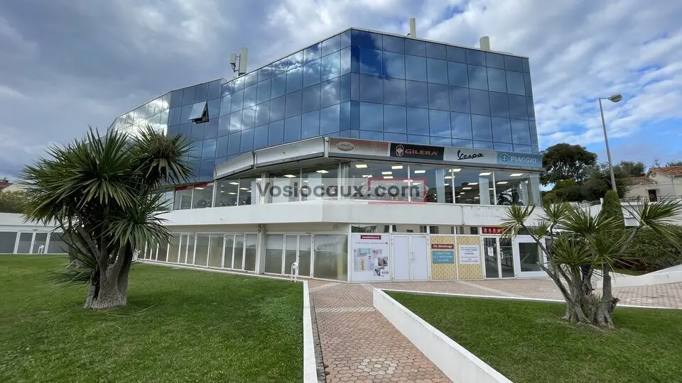 A louer Local commercial  800m² Saint-Laurent-du-Var