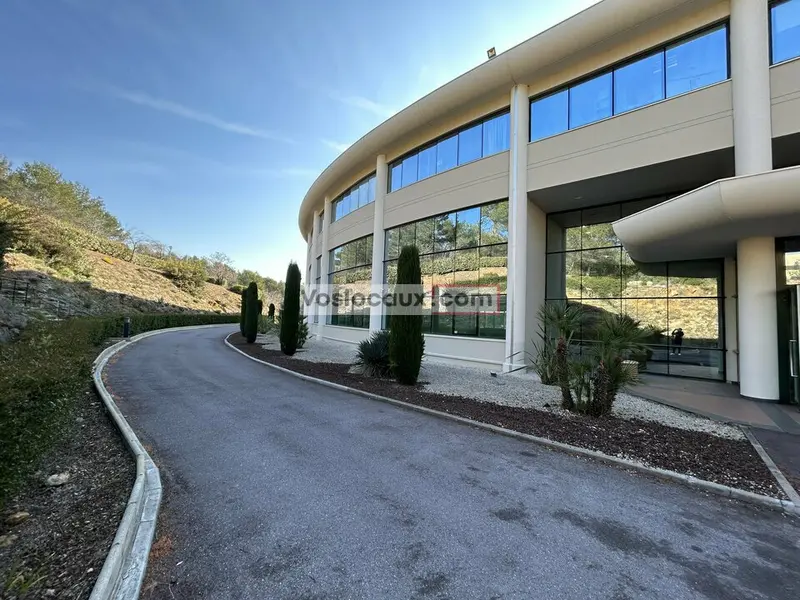 A location : Bureaux de 180 m² à SOPHIA ANTIPOLIS - LES BOUILLIDES
