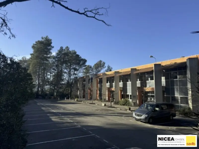 A louer Bureaux 2352m² Valbonne