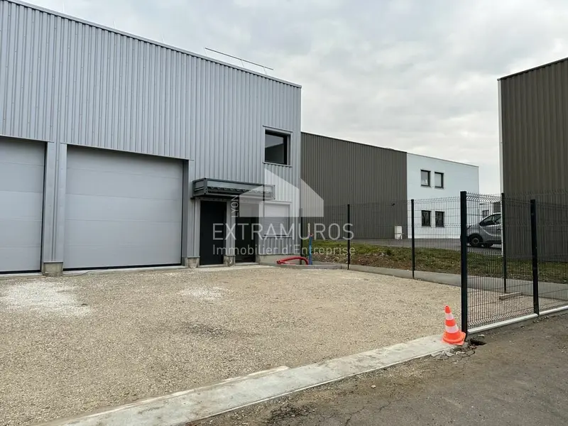 A LOUER LOCAL D'ACTIVITE 100 m² - CAILLOUX-SUR-FONTAINES