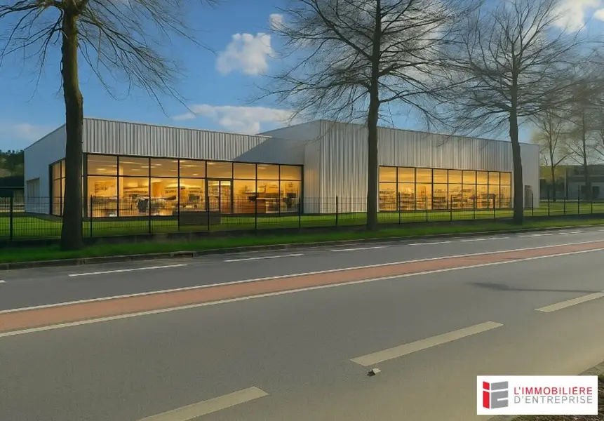 LOCATION  LOCAL D'ACTIVITÉ  730 m²  VITRÉ