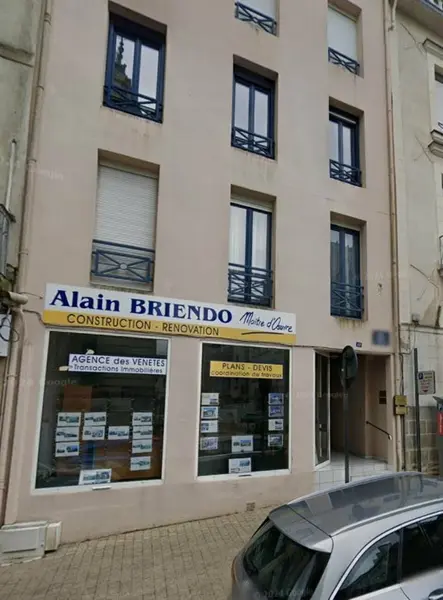 Local commercial en cur de ville  74m² sur deux niveaux à VANNES