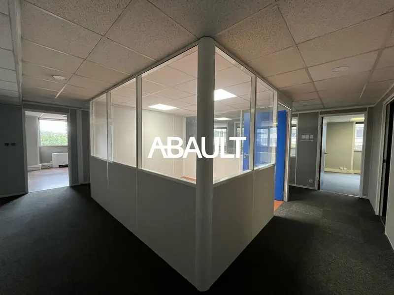 A VENDRE BUREAUX MÉTRO BARRIÈRE DE PARIS 270M2 ENVIRON