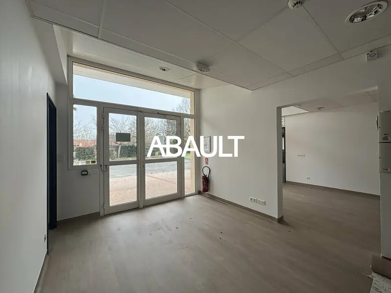 À LOUER  PLATEAU DE BUREAUX D'ENVIRON 303 M² À LABÈGE