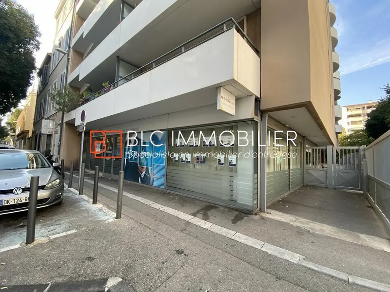 Local commercial à louer 115m2 - 13008 Marseille