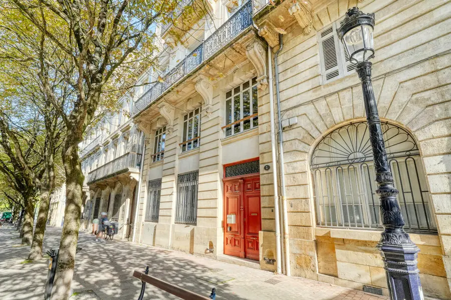 BUREAUX DE PRESTIGE A LOUER JARDIN PUBLIC