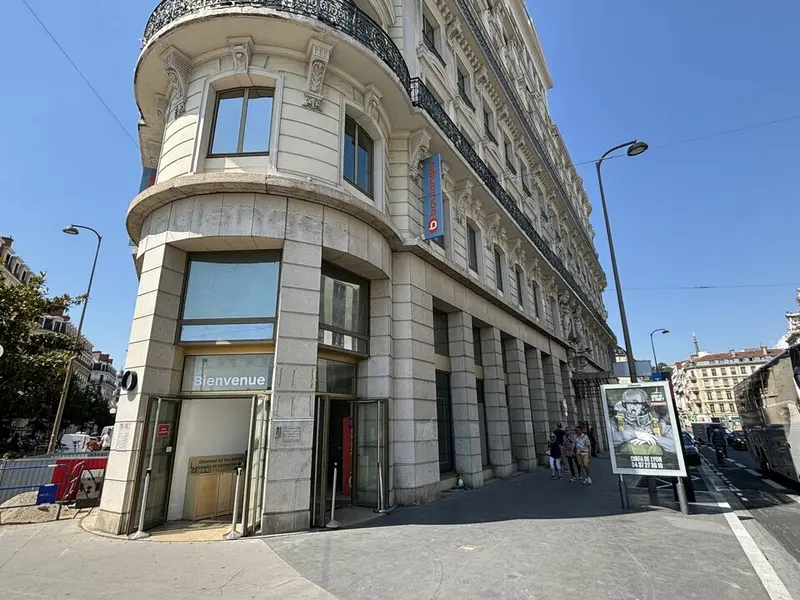 A louer Local commercial  1442m² Lyon 02