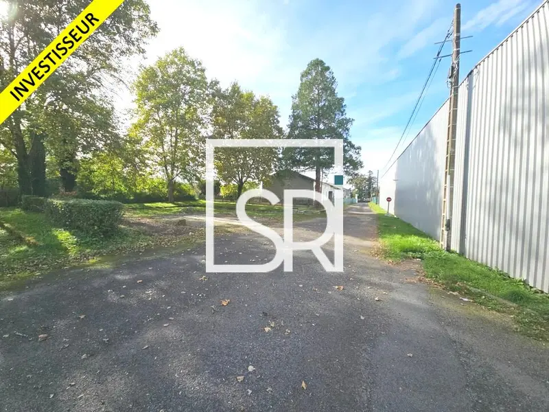 A vendre Entrepôt 2021m² Thiers