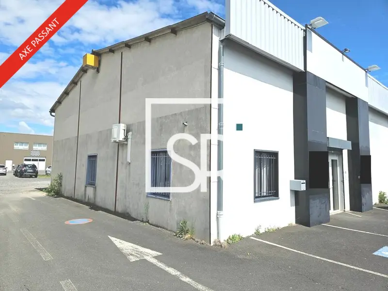 A louer Local commercial  335m² Cournon-d'Auvergne