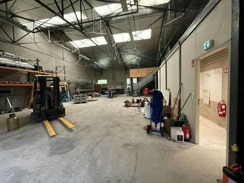 A louer Locaux d'activité 351m² Domarin