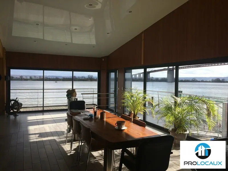 A louer Bureaux 1200m² Tancarville