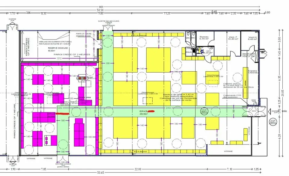 Local commercial situé dans la zone commerciale Chambéry-Chamnord.
