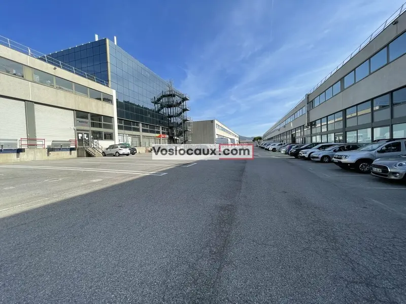 A louer Bureaux 114m² Carros
