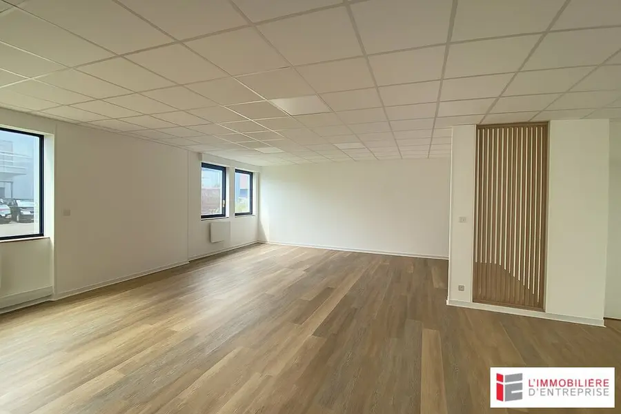 LOCATION  BUREAUX AMENAGES  280 M²  PACÉ, OUEST DE RENNES